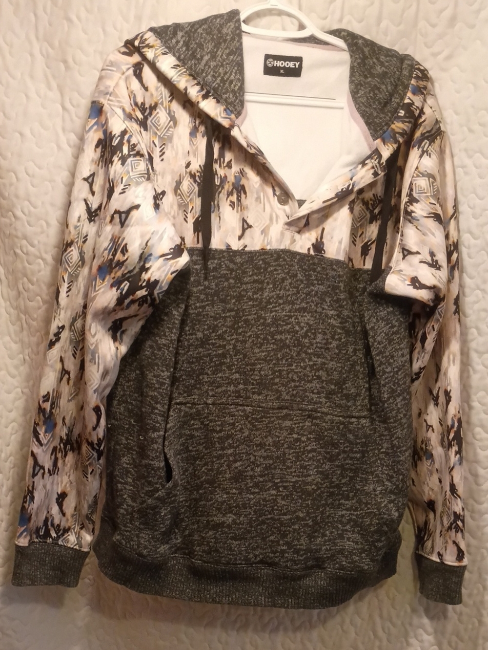 NWOT Hooey Gray Marled Pullover with Cream & Blue Patterned Sleeves